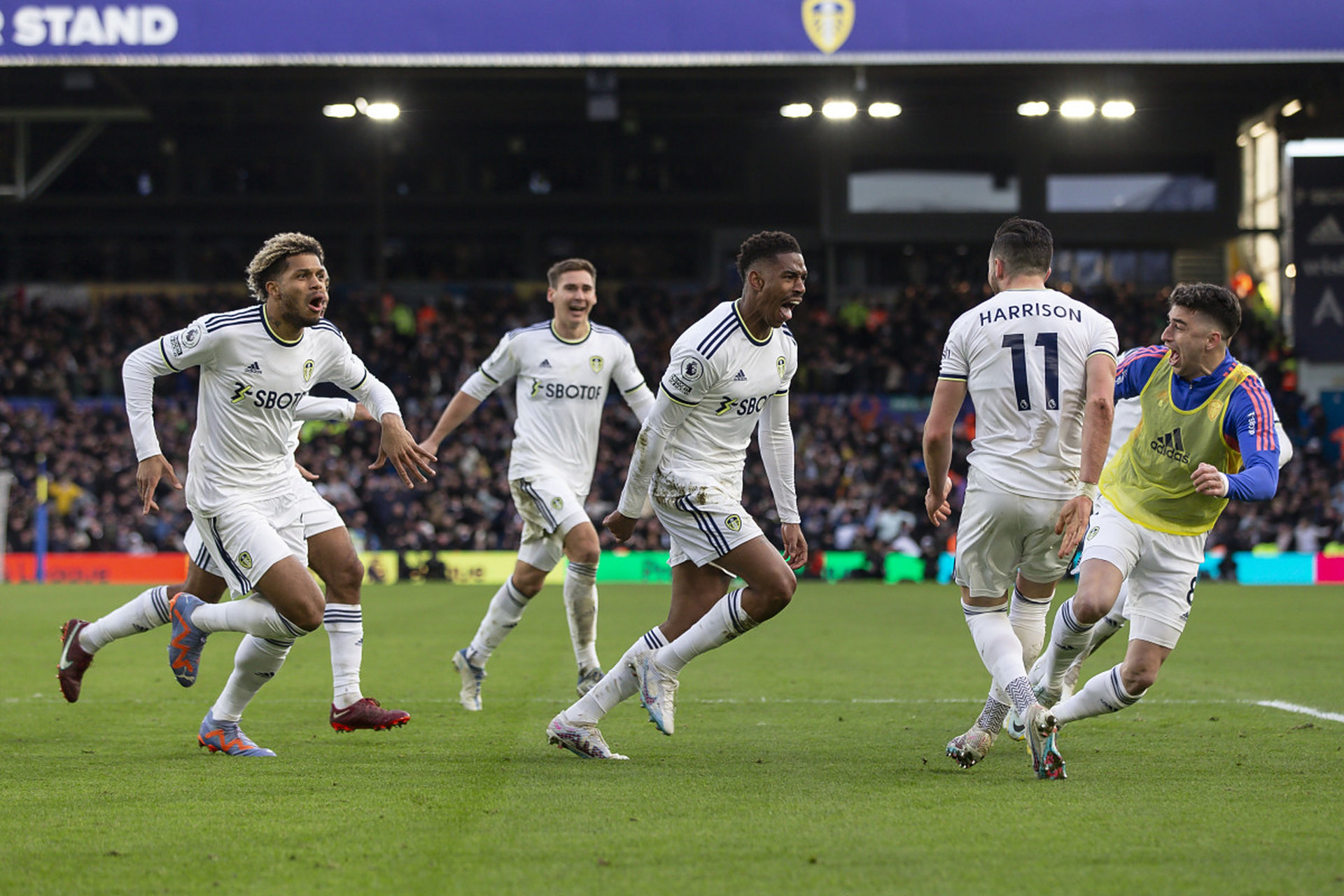 爱游戏平台巴塞罗那集结日状态回暖,志在国王杯名次提升,质疑声仍在,团队化学反应显著的简单介绍